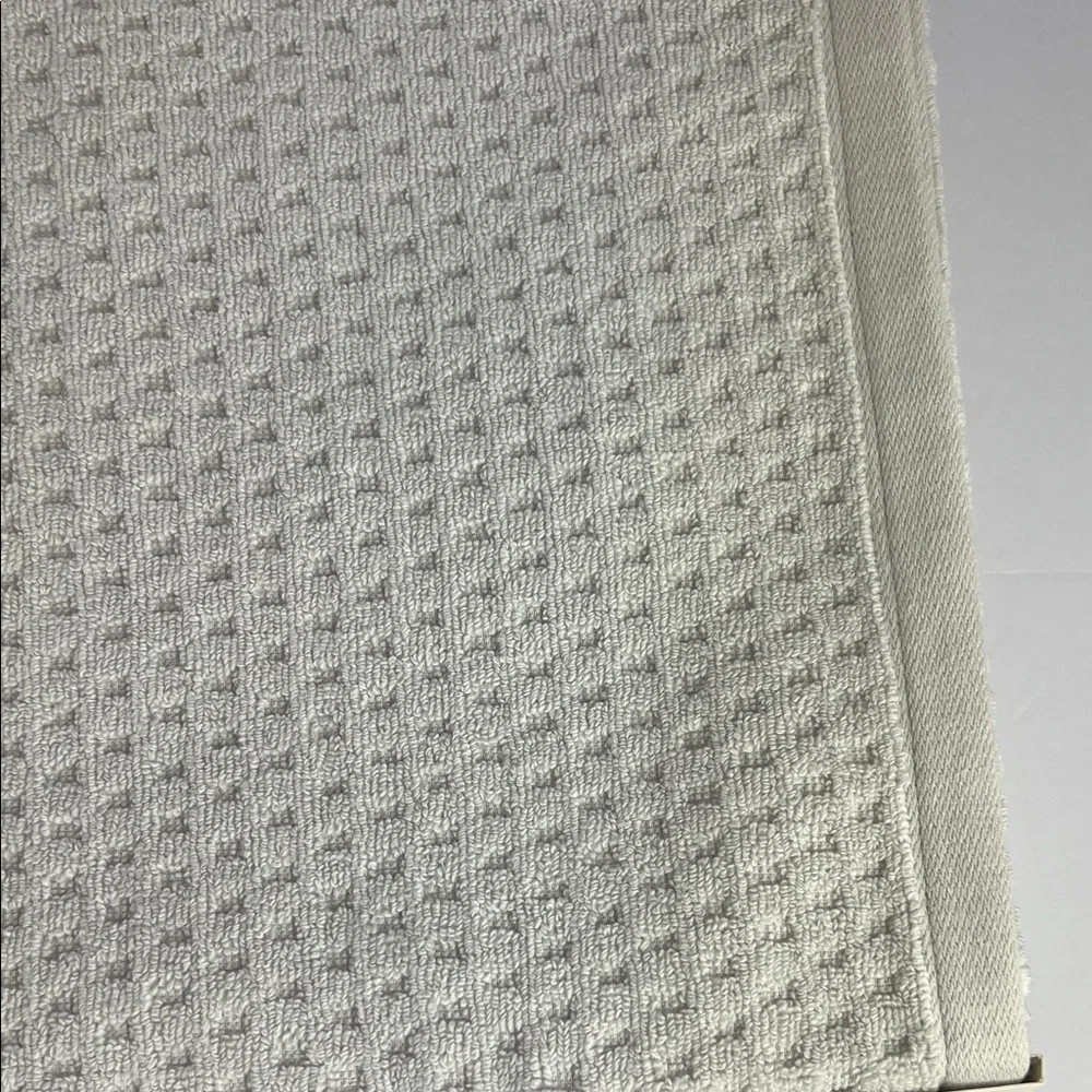 DKNY Bath Towels Light Gray Waffle Weave Textured 100% Cotton Set of 2 NEW